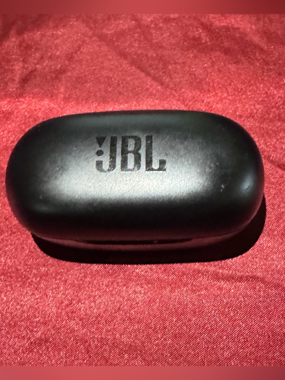 JBL Black Compact True Wireless Earbuds Charging Case with wireless earbuds